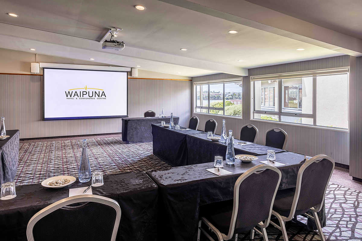  - Carbine-Room-UShape-With-Screen-Lookout 